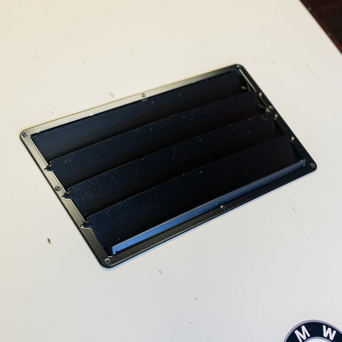 Hood Vent - Center - E30